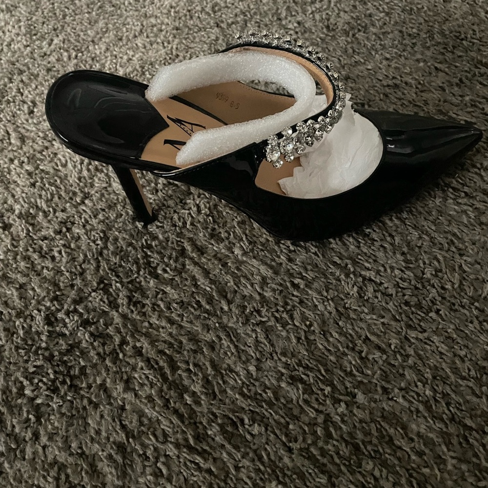Chic Black Heels with Sparkling Accents
